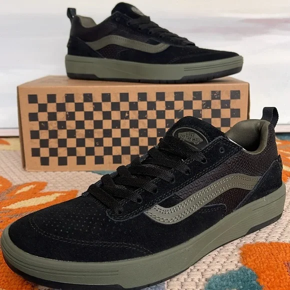 Vans WMNS Zahba
Fatigue/Black
VN0007QQFTB
SNEAKERS - Picture 2 of 16